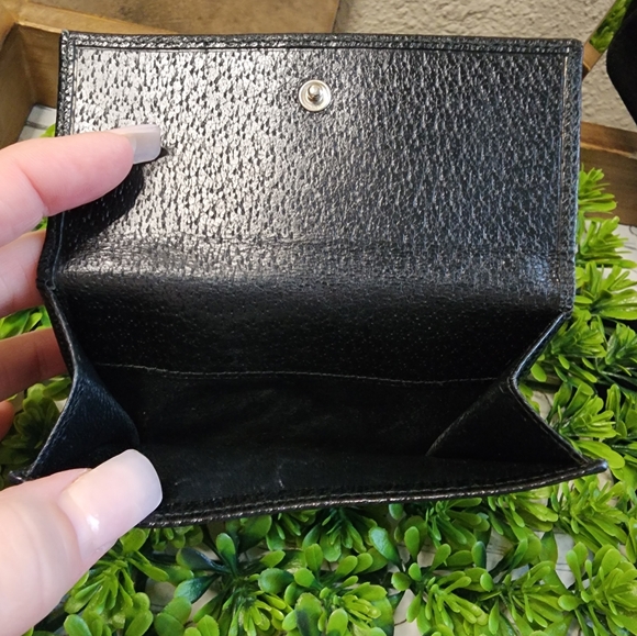 GUC Gucci G Clasp Compact Leather Wallet - Picture 14 of 16